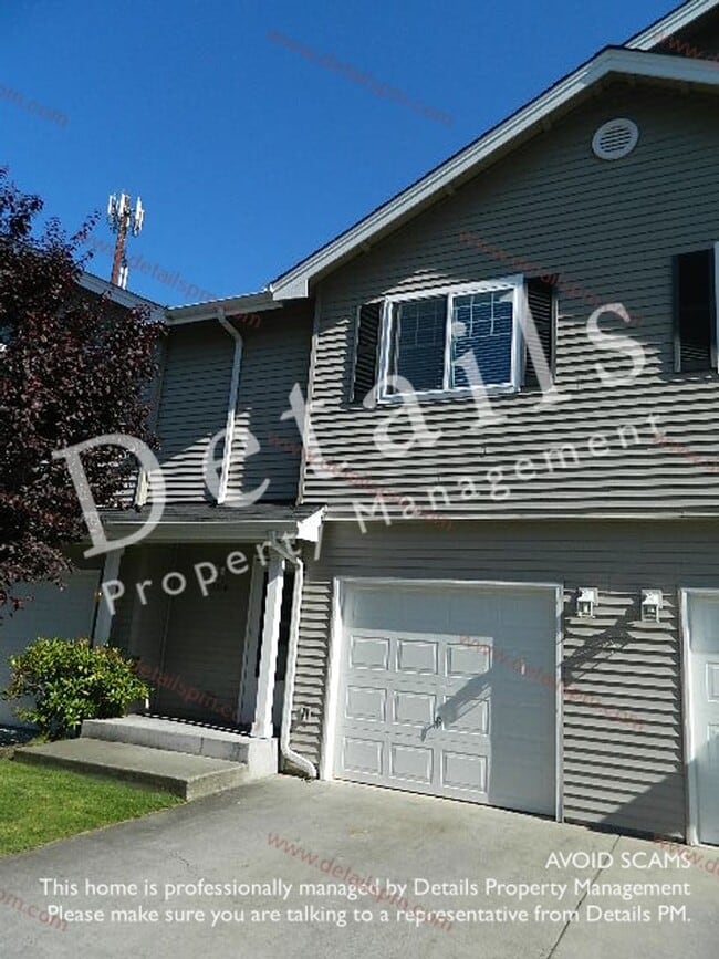 Building Photo - 3 Bedroom Townhouse in Central Kitsap!