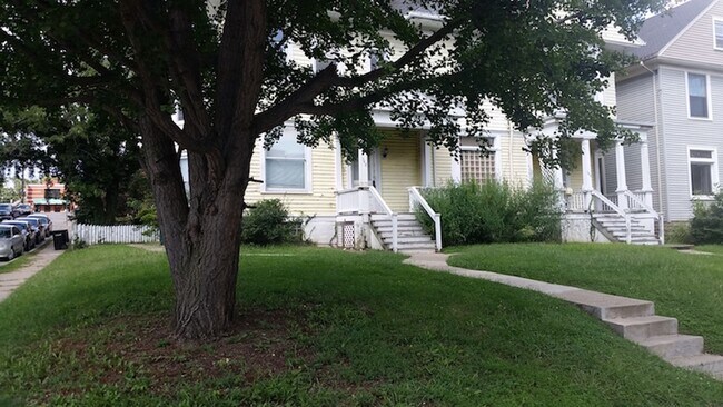 Building Photo - 344-348 Howell Avenue Unit 348-Duplex