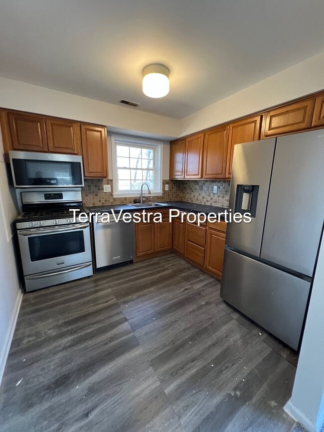 Building Photo - 23 Spar Dr Unit A