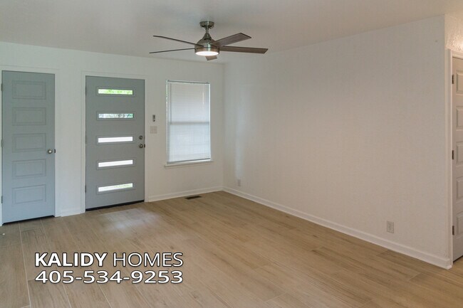 Photo - 221 W Wayne St