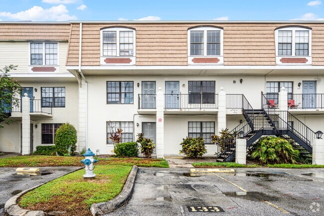 Building Photo - 6095 Village Cir N Rental