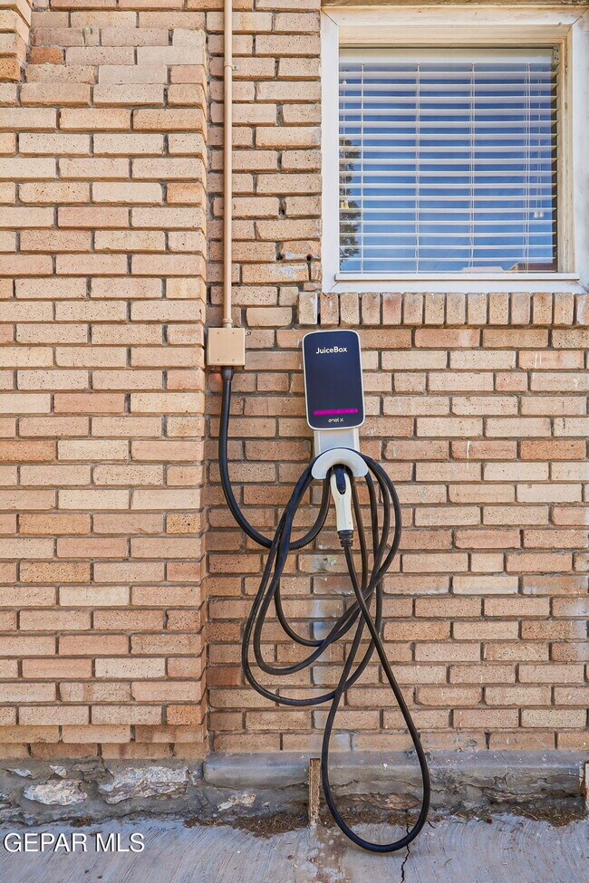 Photo - 3703 Cambridge Ave