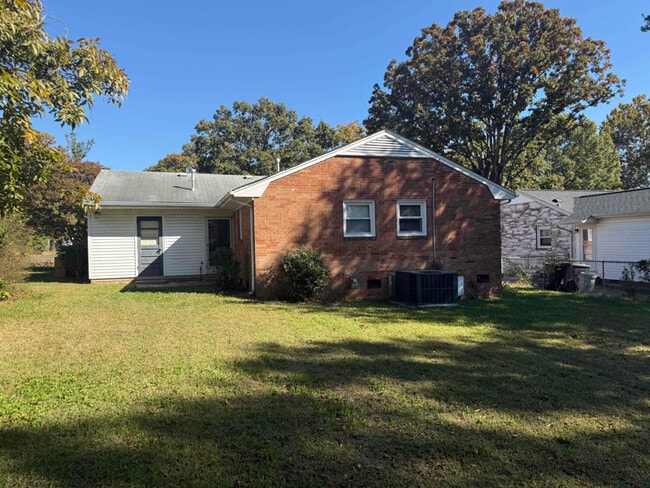 Photo - 1118 Sherwood Dr