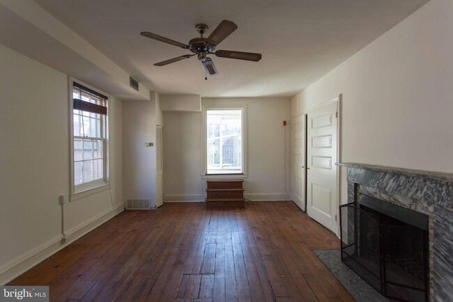 Building Photo - 916 Spruce St Unit 3R