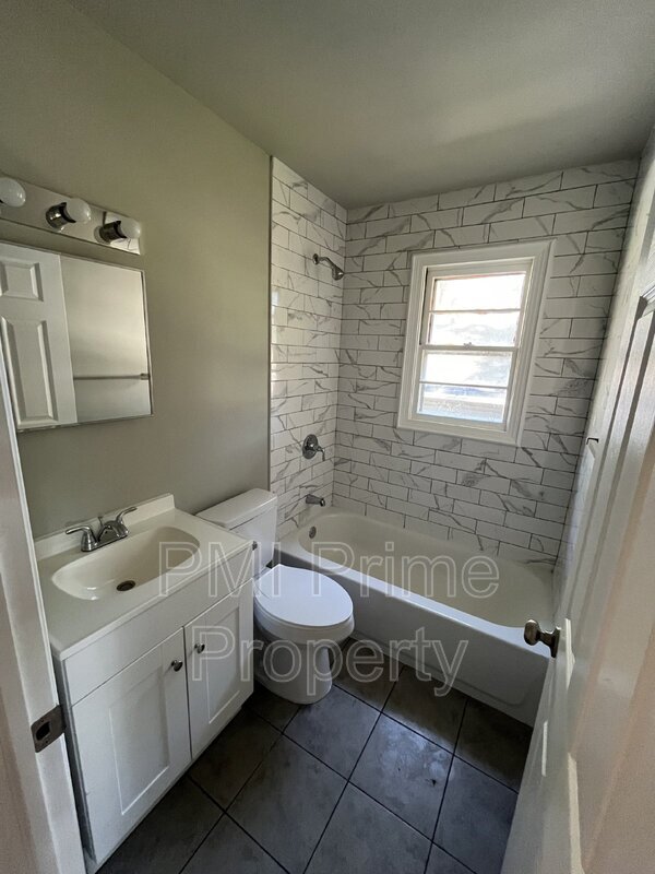 Photo - 219 Bathgate Ave Unit Apt 2