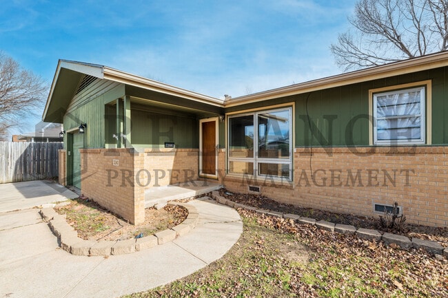 Photo - 3240 S Custer Ave