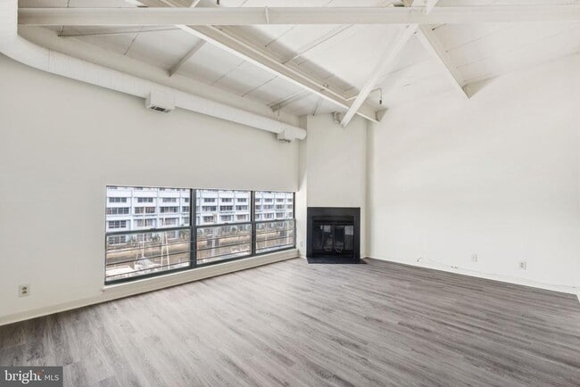 Building Photo - 3 N Christopher Columbus Blvd Unit TD411 Rental