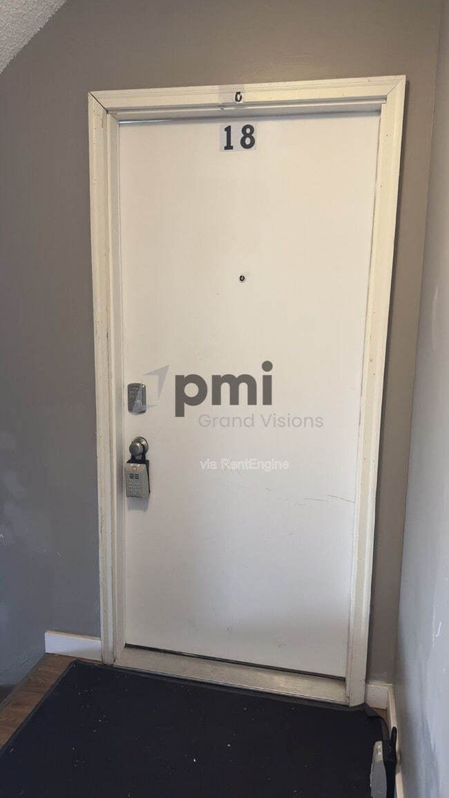 Building Photo - 24 W Buchanan Ave Unit 18