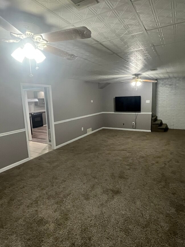 Building Photo - 238 Manchester Dr Unit S Crouse