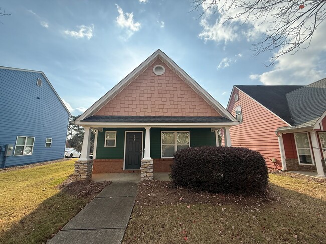 Building Photo - Discover Comfort and Convenience 3 BR/3 BA Home in Desirable Bridgewater Community!