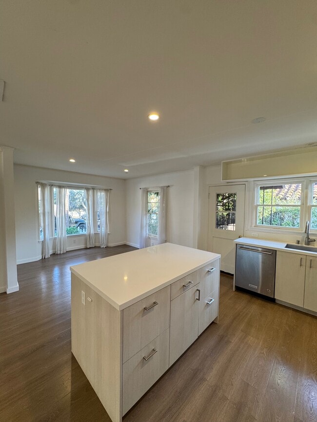 Photo - 838 14th St Unit Frnt