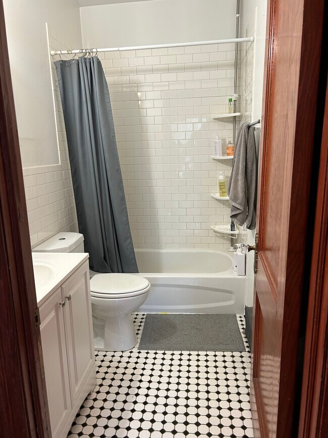 Photo - 711 Emerson St