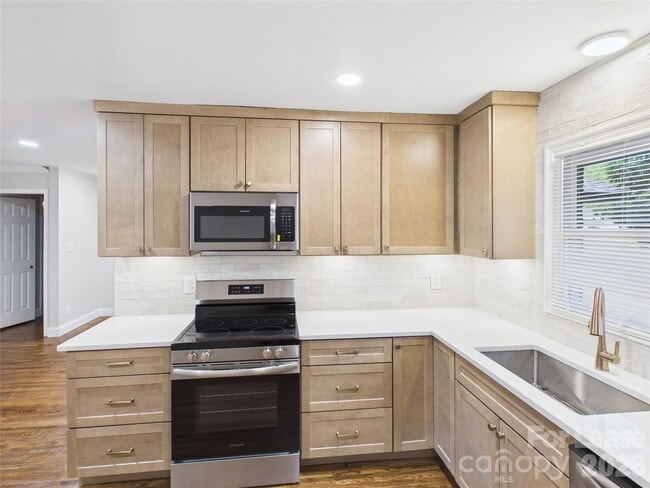 Photo - 4012 Belshire Ln