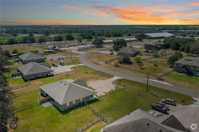 Building Photo - 4007 Golden Eagle Dr Rental