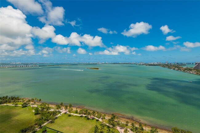 Photo - 488 NE 18th St Unidad 2512