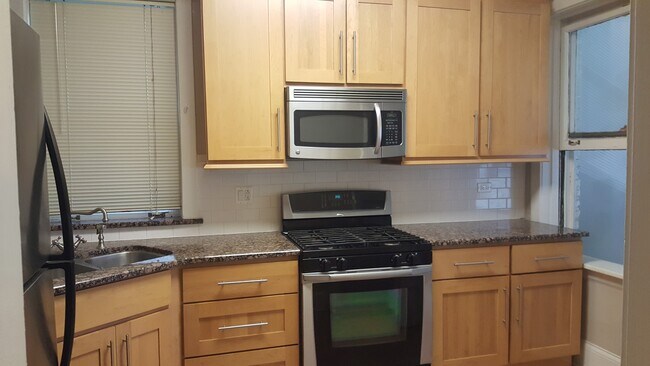 Photo - 1437 W Thome Ave Unit 2e