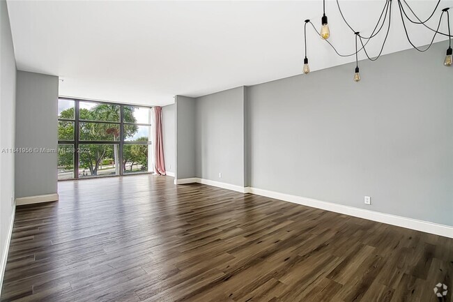 Building Photo - 400 Leslie Dr Unit 427 Rental