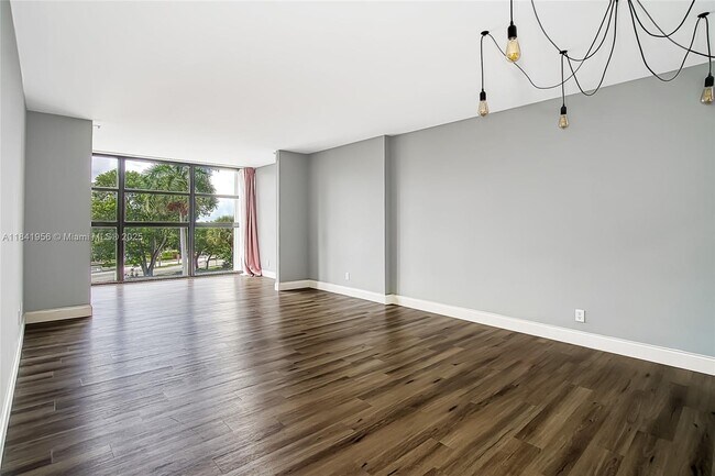 Photo - 400 Leslie Dr Condo Unit 427