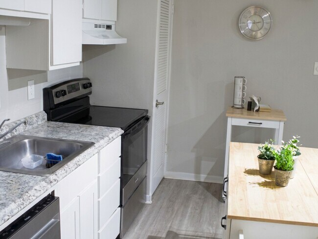 Photo - 12900 Walden Rd Unidad 708