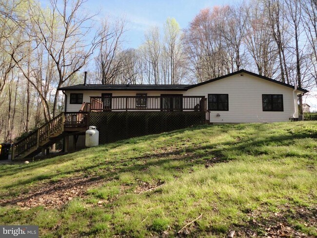 814 Rustic Ln