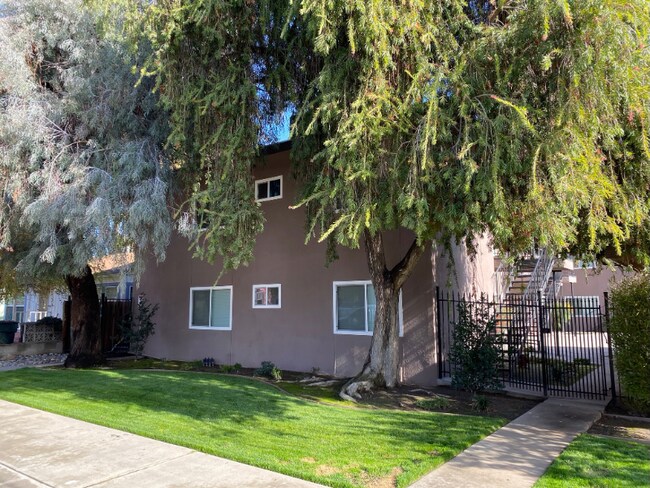 Photo - 718 N Floral St Unit 11