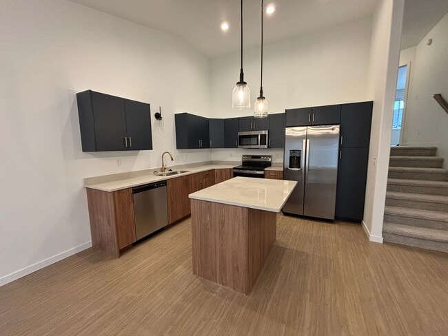 Building Photo - 3 Bed 3 Bath Townhome