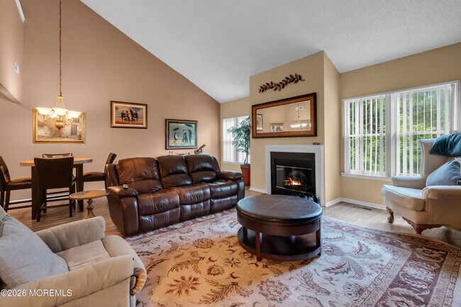 Photo - 492 Bayberry Ct