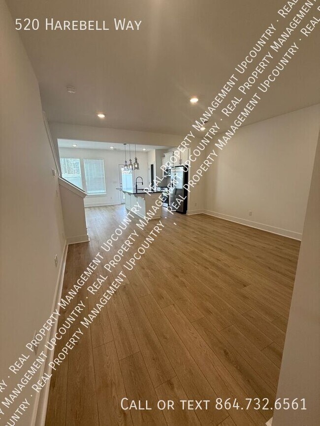 Photo - 520 Harebell Wy