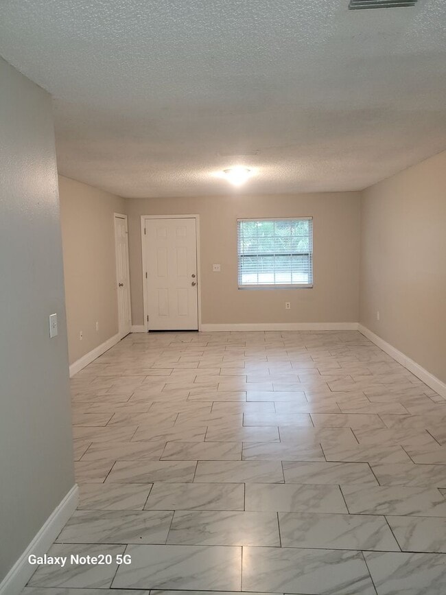 Photo - FOR RENT!! CUTE AND CHARMING 2 BEDROOM 1 B... Unit 1015-  1