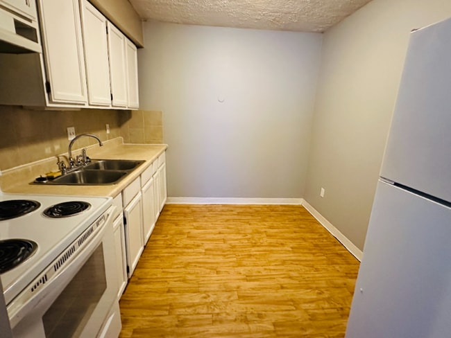 Photo - 1392 Summit St Unit C