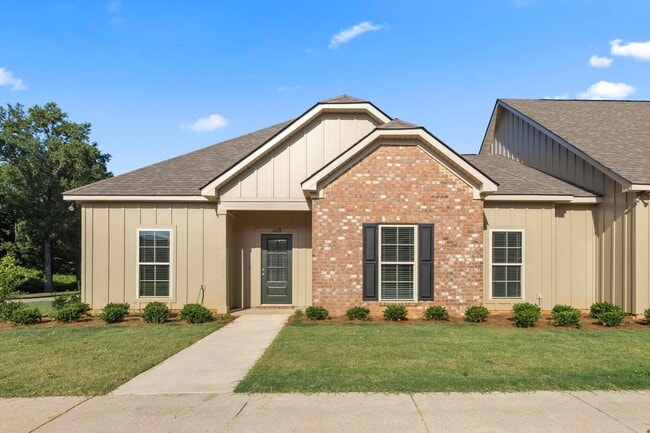 Building Photo - 1642 Academy Dr