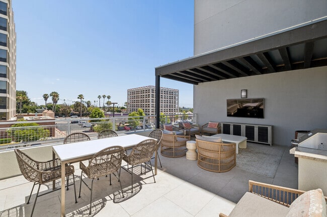 Outdoor Community Dining Area