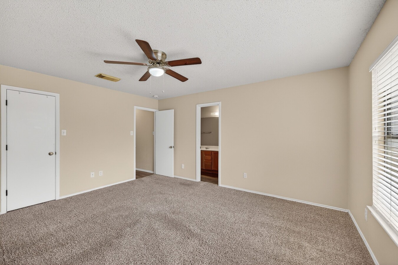 Photo - 10526 Bluegrass Pond