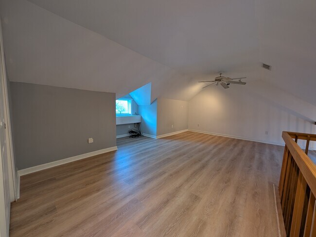 301 Riverdale Dr