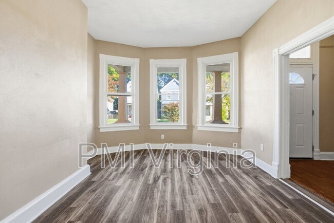 Photo - 527 W 26th St