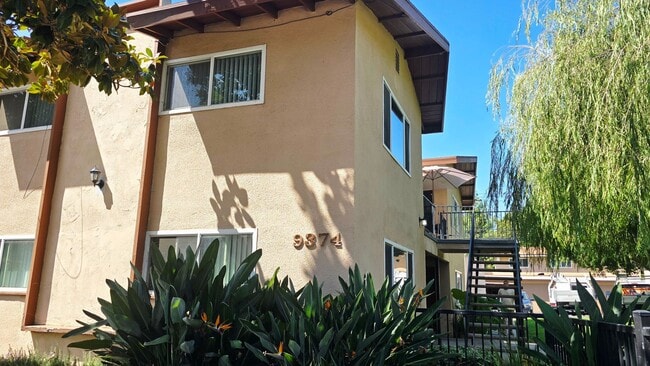 9374 Pradera Ave Unidad 3