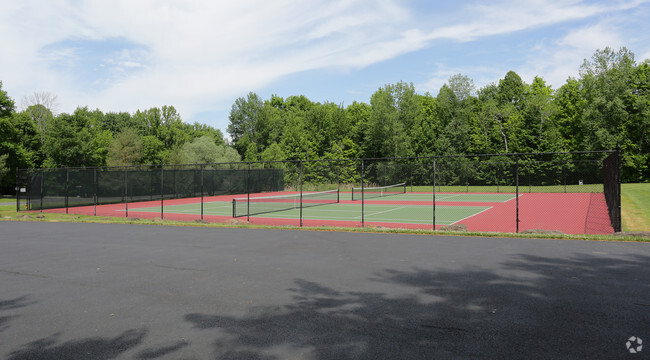 Radisson Tennis Courts