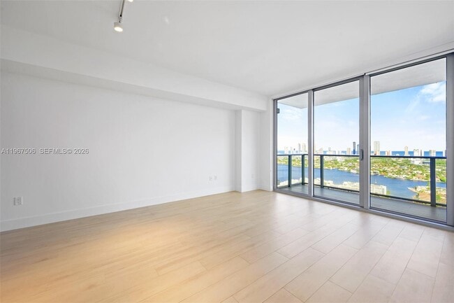 Photo - 16385 Biscayne Blvd Unidad 3020