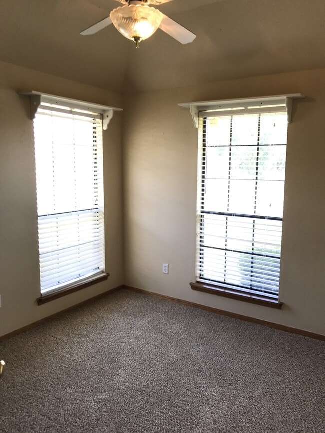 Photo - 3 bed 2 bath in Moore Schools! Fresh paint and updates throughout!