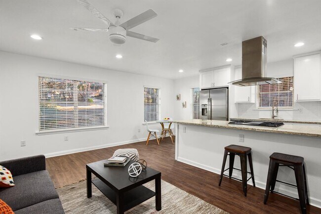 Photo - 301 E 33rd St Unidad 1