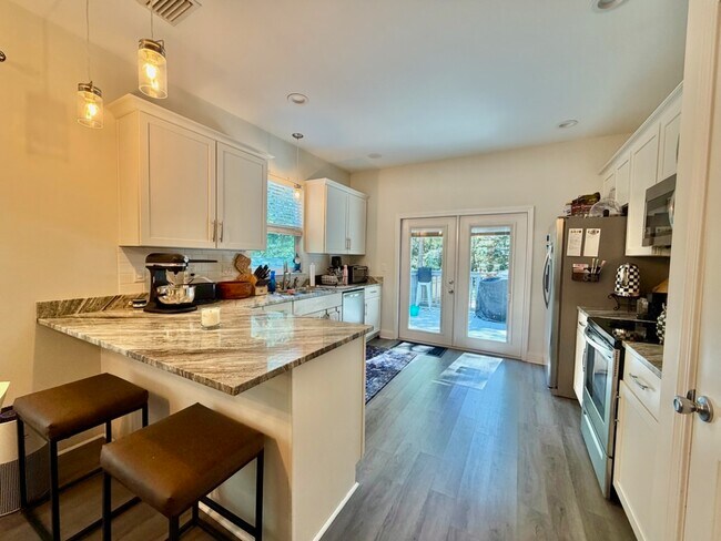 Photo - 411B Redwood Ave