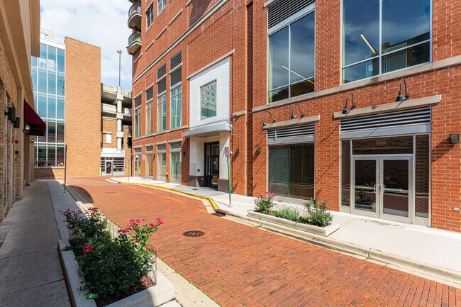 Photo - 1124 Lake St Unidad 411