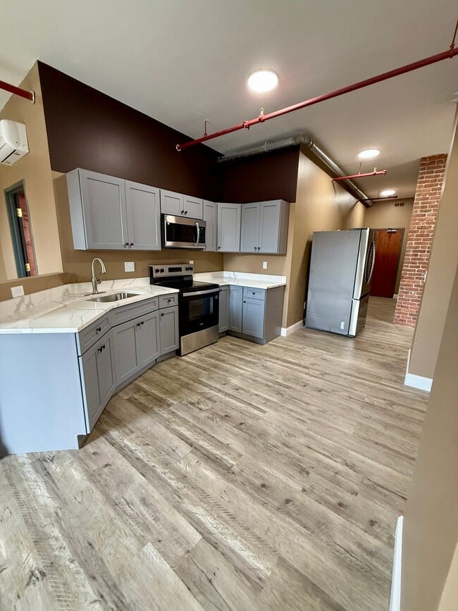 Building Photo - 70 Webster St Unit 201