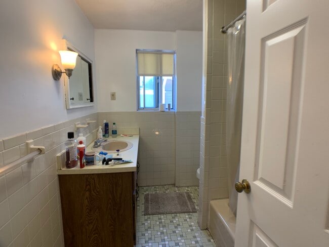 Building Photo - 70 Prospect St Unit 2 Rental