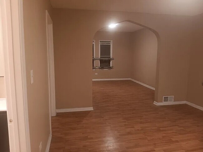 Photo - 5005 W Chicago Ave