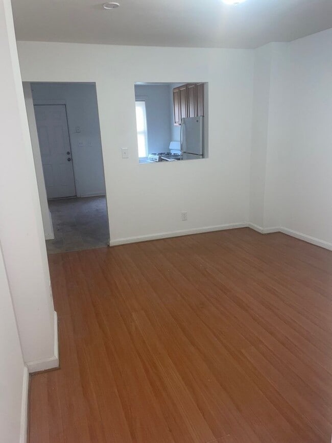 Photo - 2432 Etting St