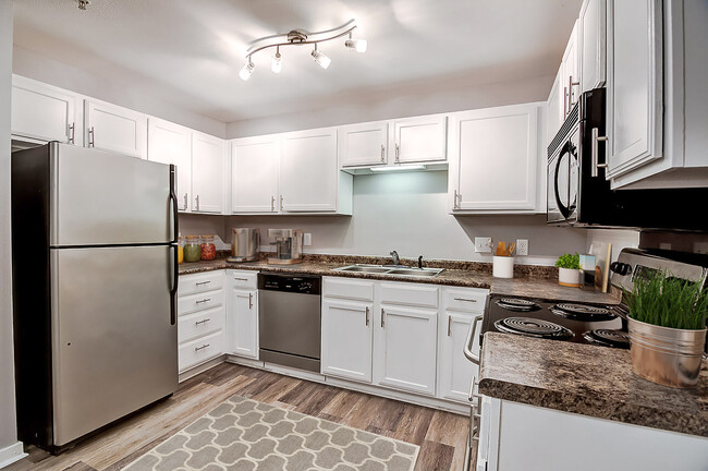 2 Bed 2 Bath Kitchen - Ashford Place Apartments