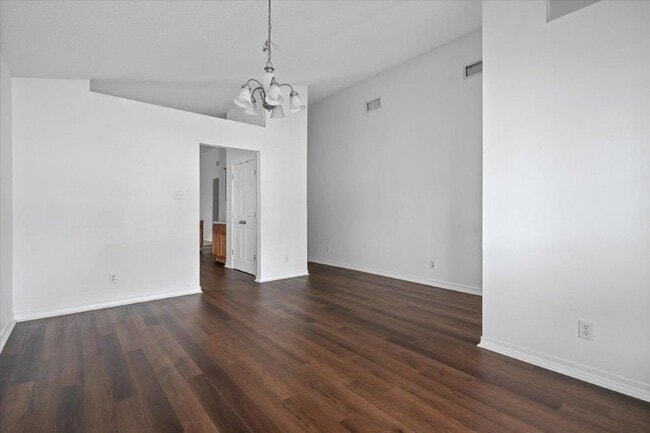 Photo - 2659 Rosebud Dr E