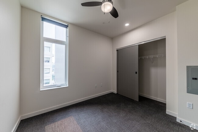 1BR, 1BA - 592 SF - Ferry Street Manor