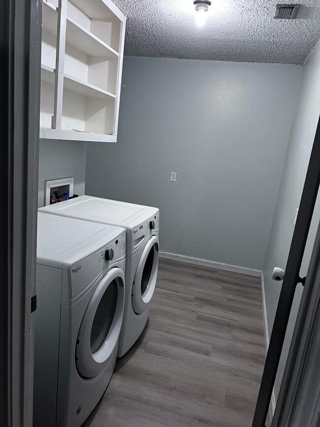 Photo - 205 Clover Ln